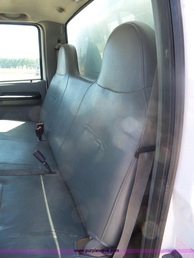 image for item AL9140 2005 Ford F350 Super Duty utility truck