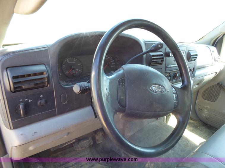 image for item AL9140 2005 Ford F350 Super Duty utility truck