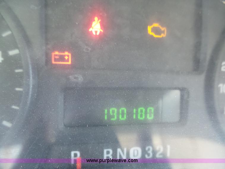 image for item AL9140 2005 Ford F350 Super Duty utility truck