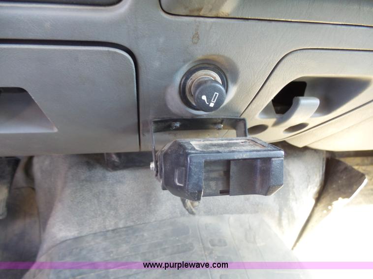 image for item AL9140 2005 Ford F350 Super Duty utility truck