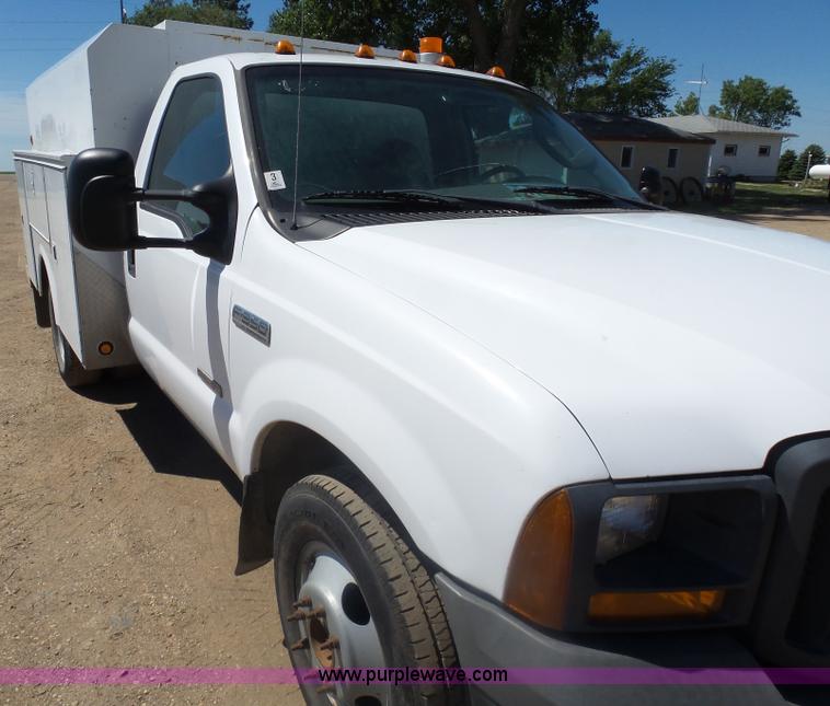 image for item AL9140 2005 Ford F350 Super Duty utility truck