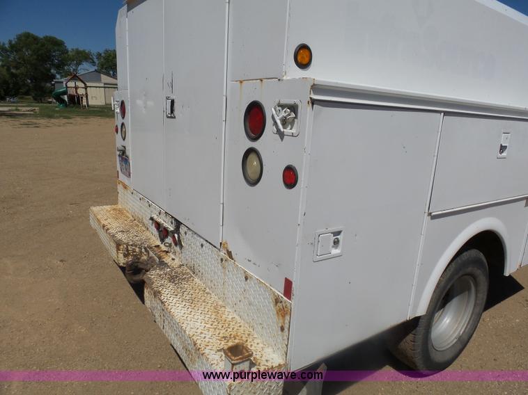 image for item AL9140 2005 Ford F350 Super Duty utility truck