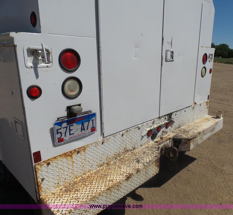 image for item AL9140 2005 Ford F350 Super Duty utility truck