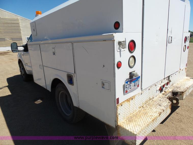 image for item AL9140 2005 Ford F350 Super Duty utility truck