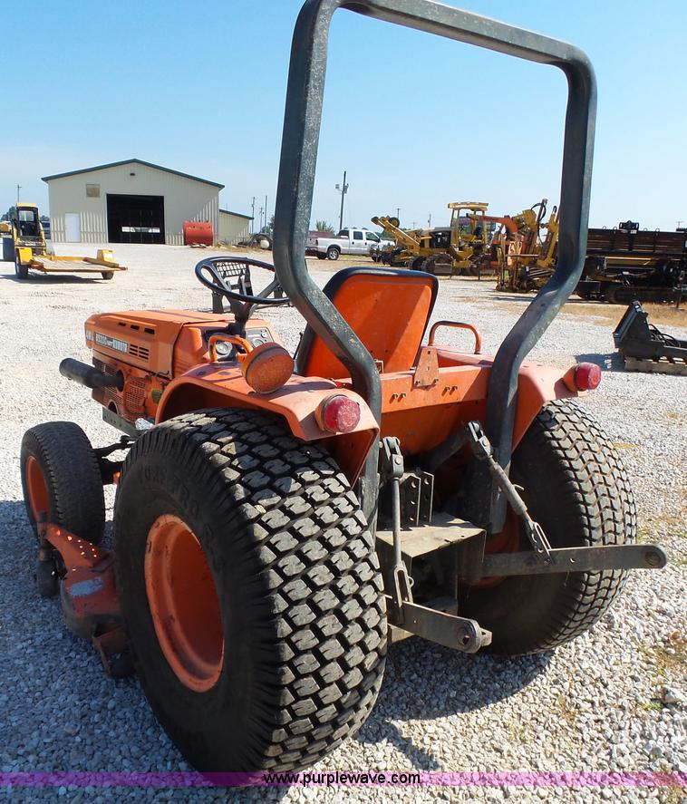 image for item BM9696 Kubota B9200 MFWD tractor