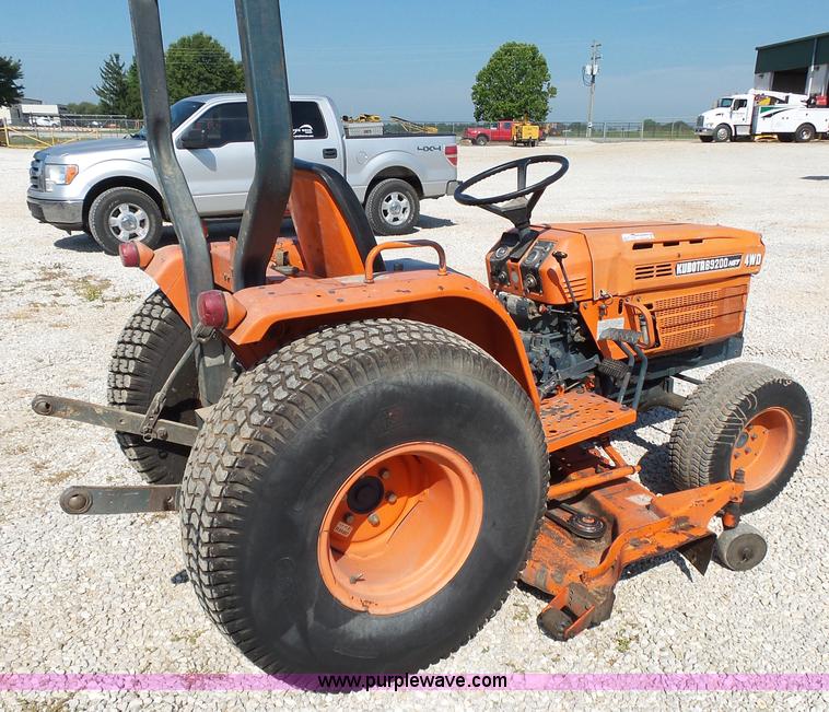 image for item BM9696 Kubota B9200 MFWD tractor