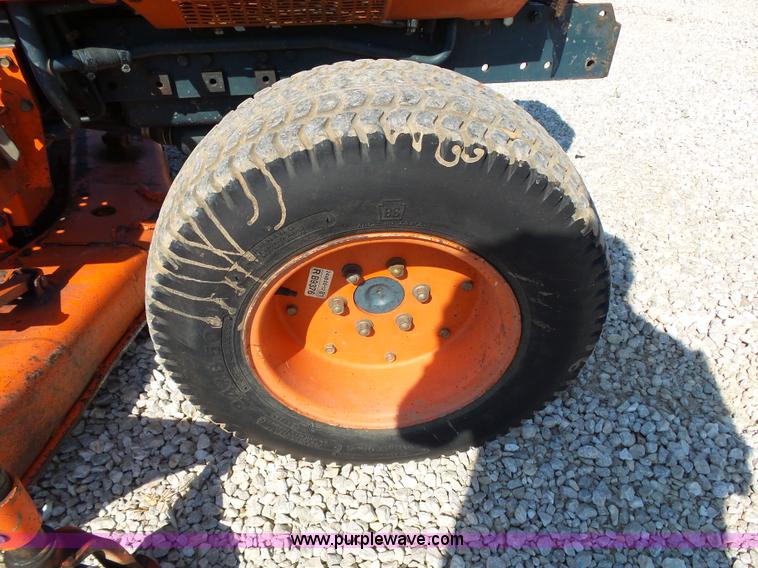 image for item BM9696 Kubota B9200 MFWD tractor