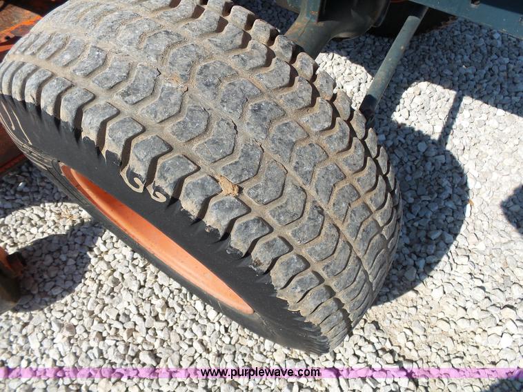 image for item BM9696 Kubota B9200 MFWD tractor