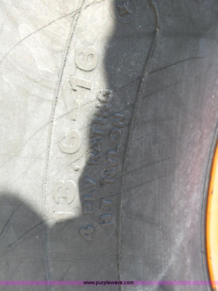 image for item BM9696 Kubota B9200 MFWD tractor