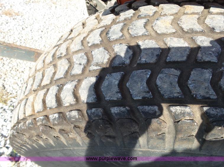 image for item BM9696 Kubota B9200 MFWD tractor