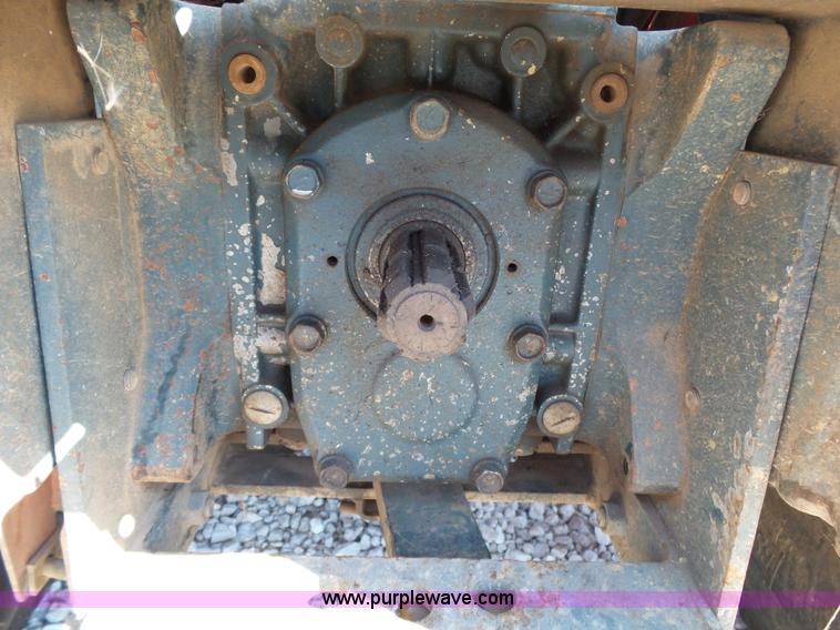 image for item BM9696 Kubota B9200 MFWD tractor