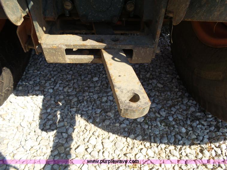 image for item BM9696 Kubota B9200 MFWD tractor