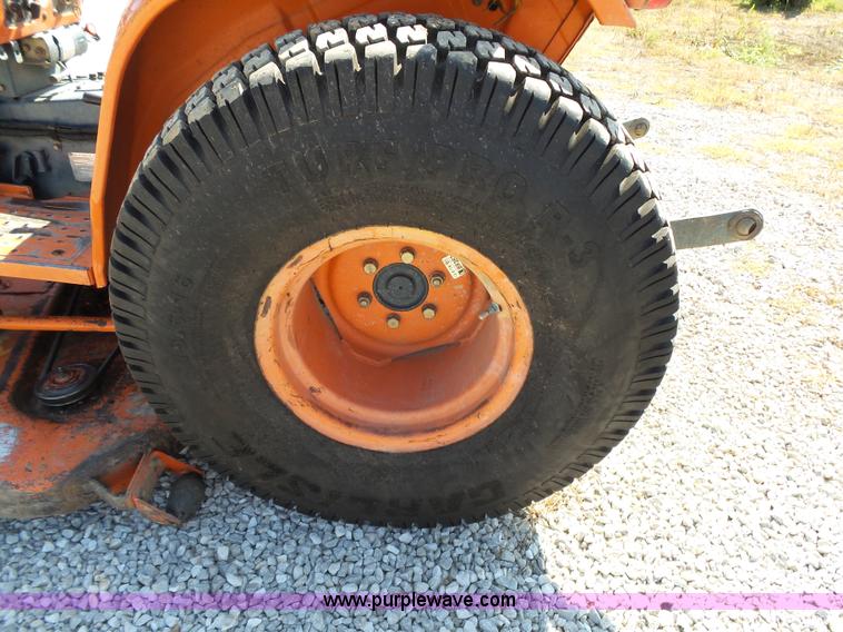 image for item BM9696 Kubota B9200 MFWD tractor