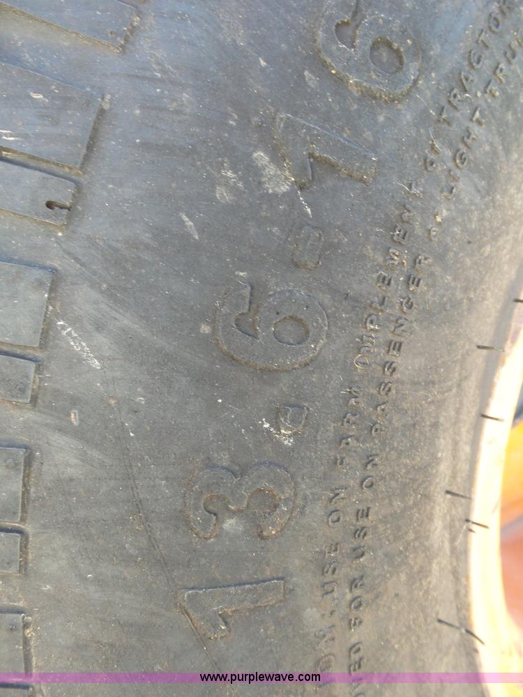 image for item BM9696 Kubota B9200 MFWD tractor