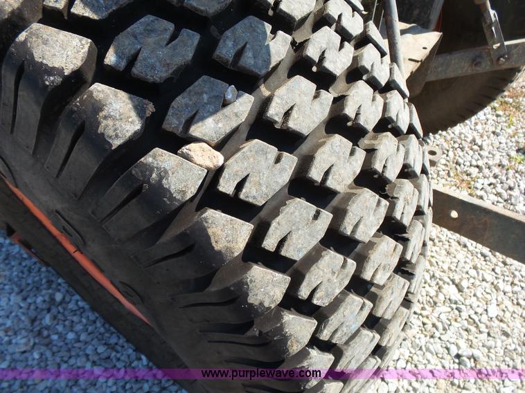 image for item BM9696 Kubota B9200 MFWD tractor