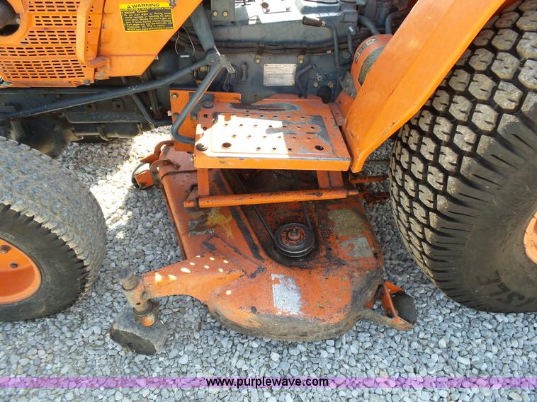 image for item BM9696 Kubota B9200 MFWD tractor