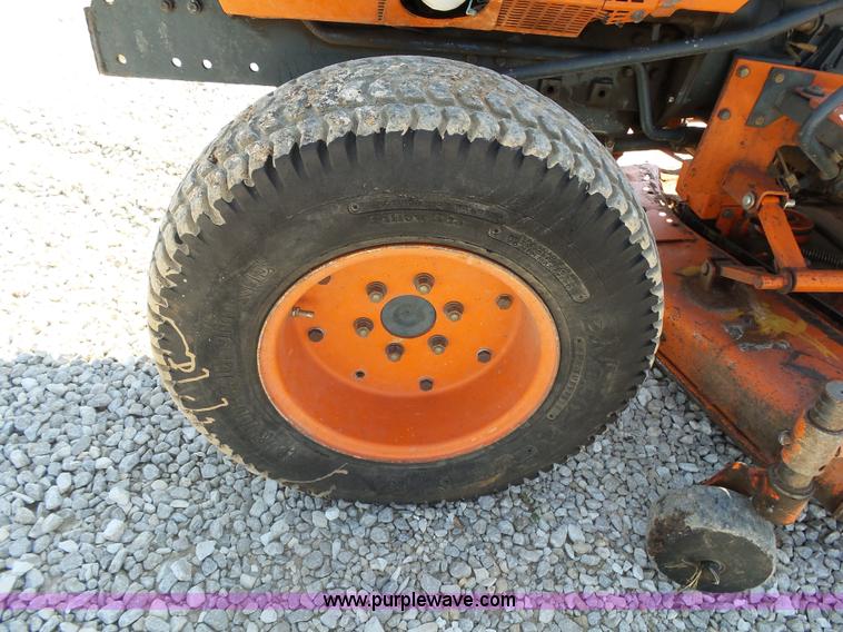 image for item BM9696 Kubota B9200 MFWD tractor