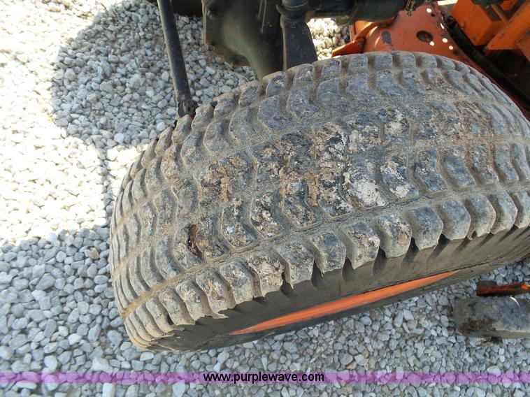 image for item BM9696 Kubota B9200 MFWD tractor