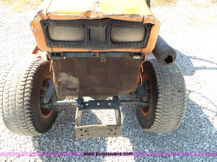 image for item BM9696 Kubota B9200 MFWD tractor