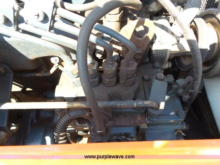 image for item BM9696 Kubota B9200 MFWD tractor