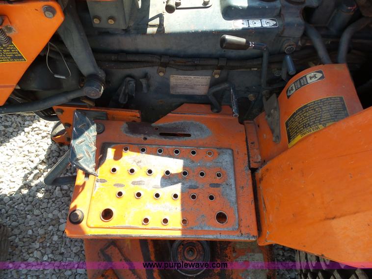 image for item BM9696 Kubota B9200 MFWD tractor
