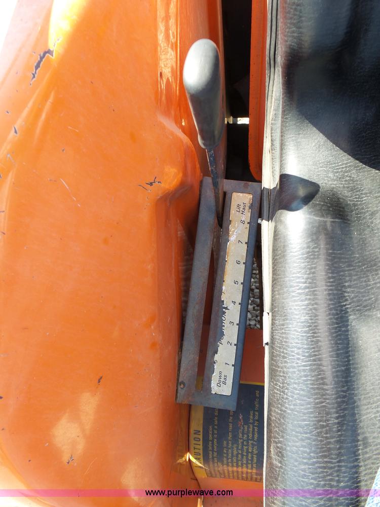 image for item BM9696 Kubota B9200 MFWD tractor