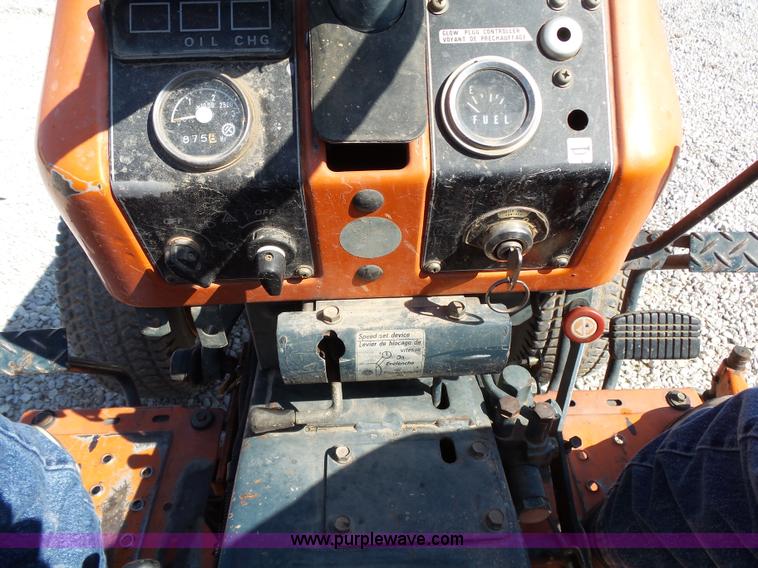 image for item BM9696 Kubota B9200 MFWD tractor