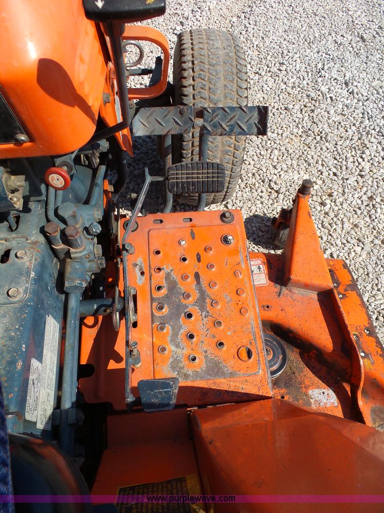 image for item BM9696 Kubota B9200 MFWD tractor
