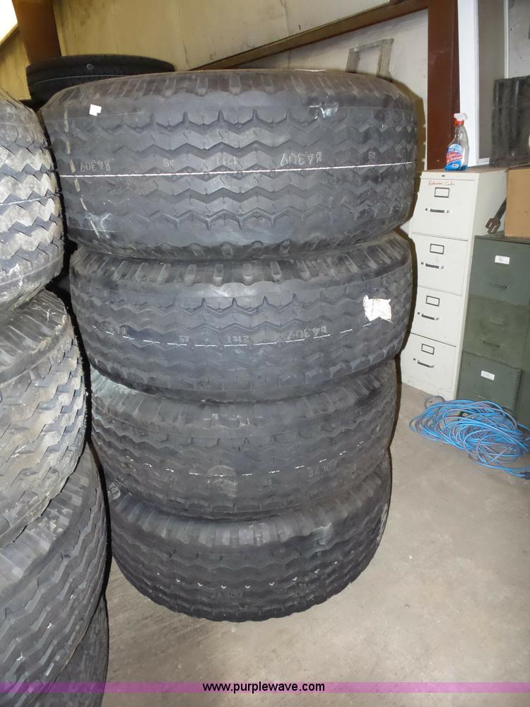 image for item BS9576 (4) Yokohama 425/65R22.5 tires