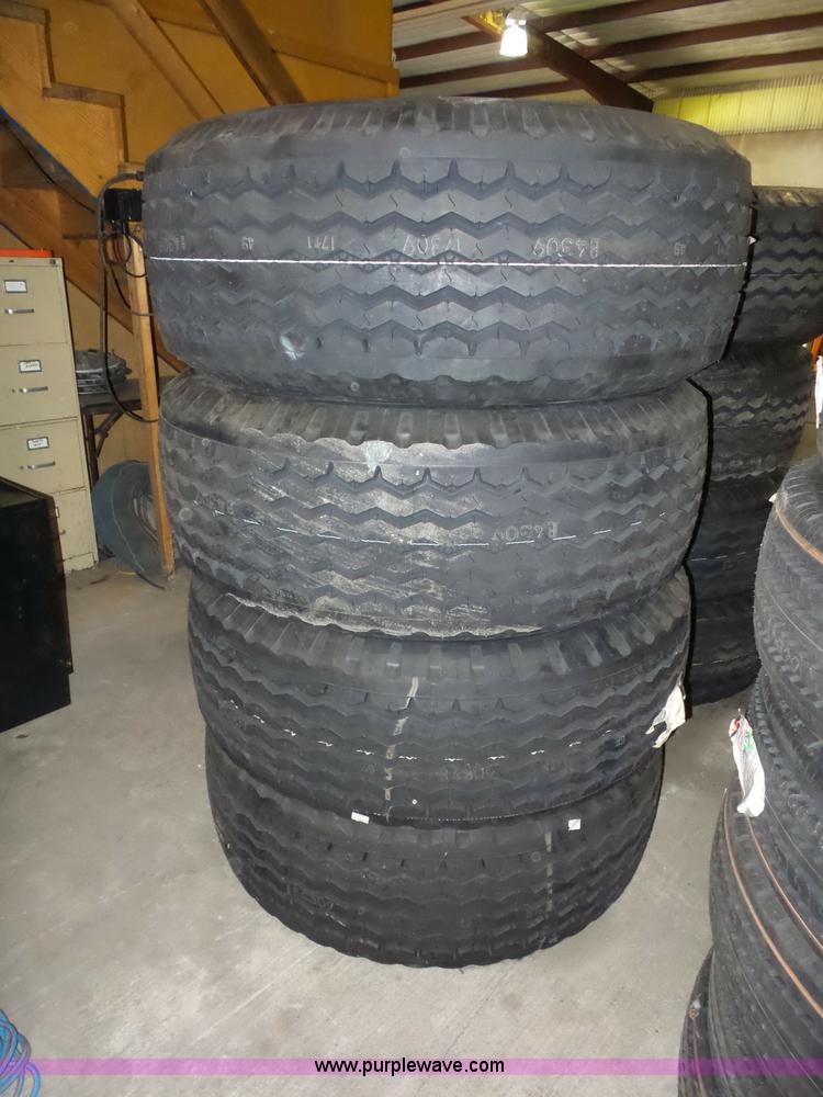 image for item BS9576 (4) Yokohama 425/65R22.5 tires