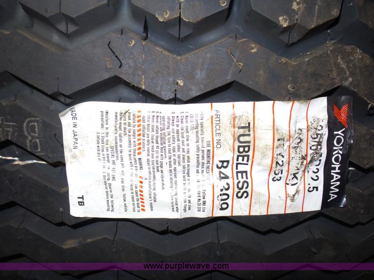 image for item BS9576 (4) Yokohama 425/65R22.5 tires