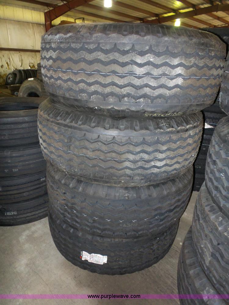 image for item BS9577 (4) Yokohama 425/65R22.5 tires