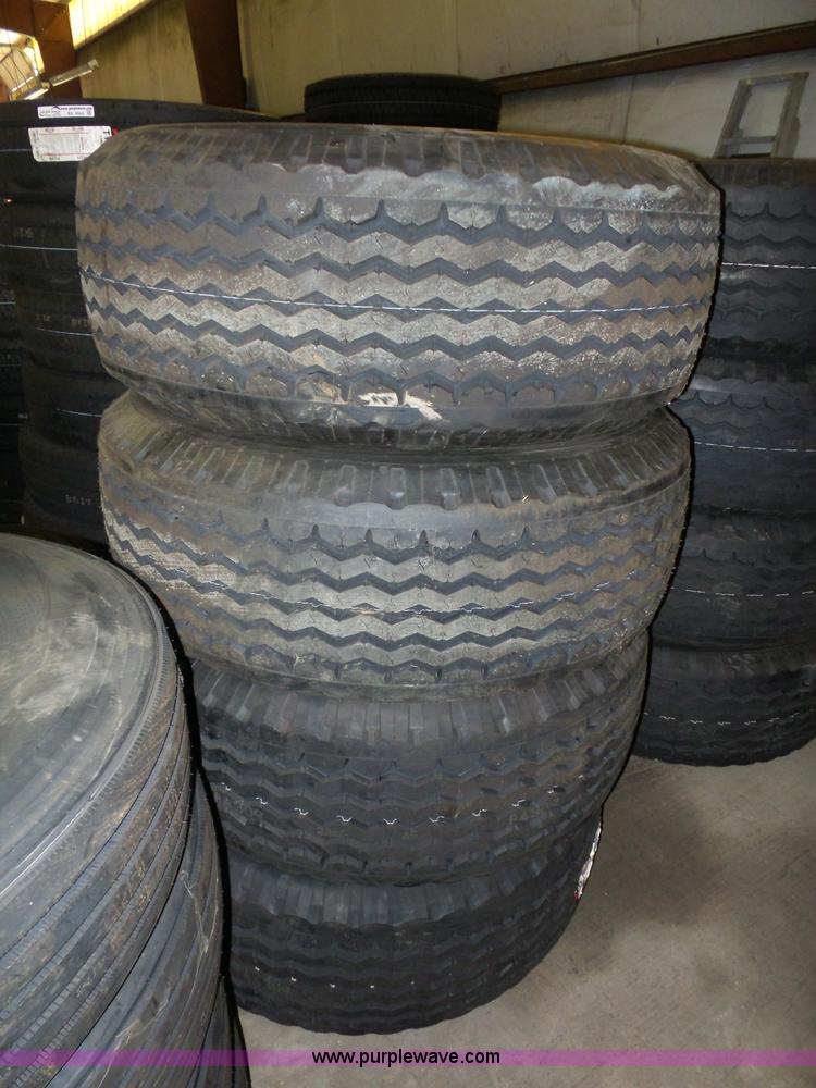 image for item BS9577 (4) Yokohama 425/65R22.5 tires