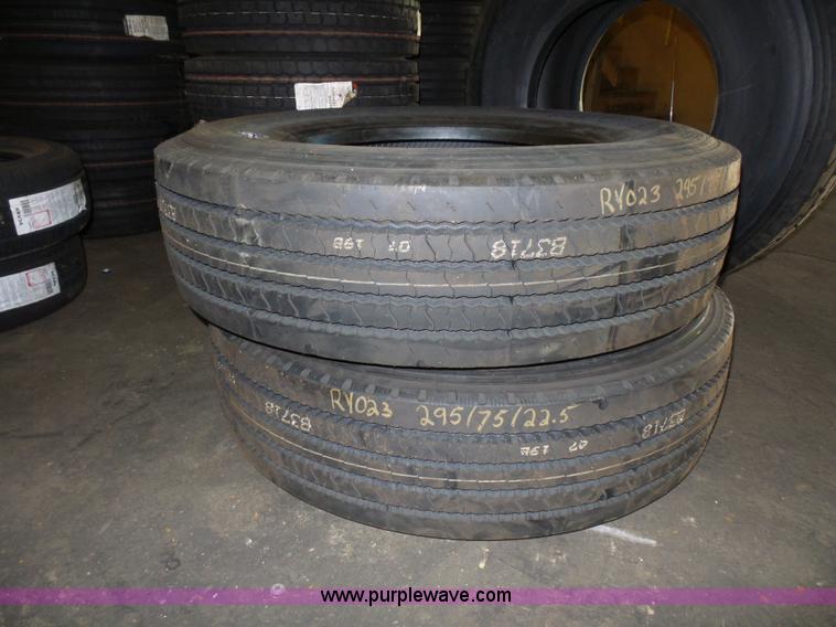 image for item BS9581 (2) Yokohama 295/75R22.5 tires