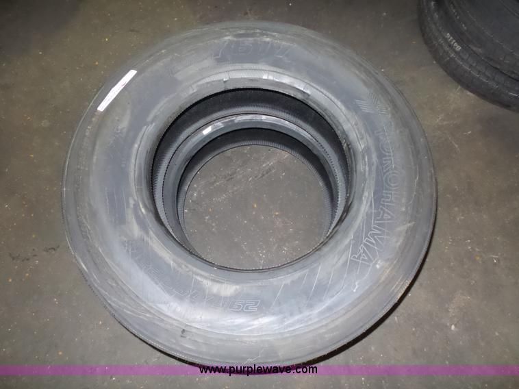 image for item BS9588 (2) Yokohama 295/75R22.5 tires