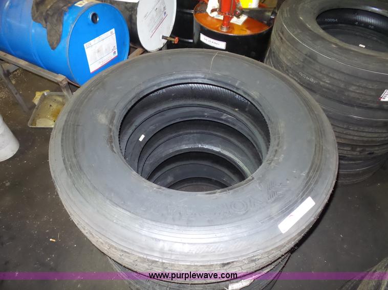 image for item BS9594 (4) Yokohama 11R24.5 tires