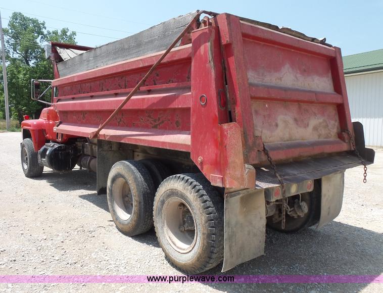 image for item BS9827 1990 Mack RD600K dump truck