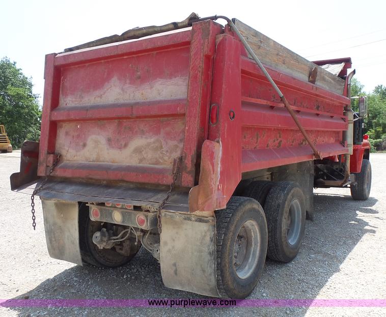 image for item BS9827 1990 Mack RD600K dump truck
