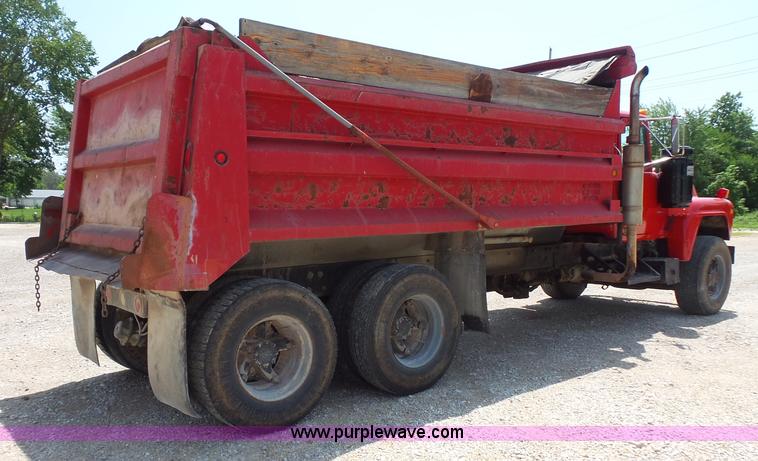 image for item BS9827 1990 Mack RD600K dump truck