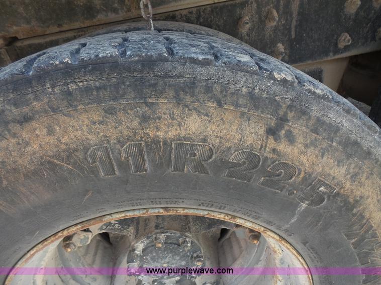 image for item BS9827 1990 Mack RD600K dump truck