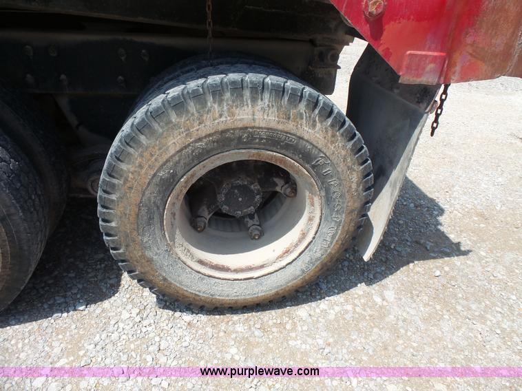 image for item BS9827 1990 Mack RD600K dump truck