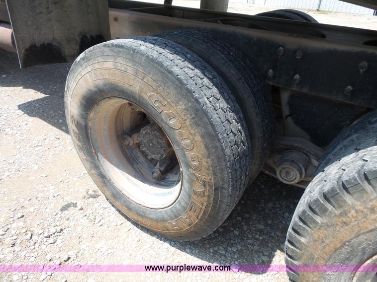 image for item BS9827 1990 Mack RD600K dump truck