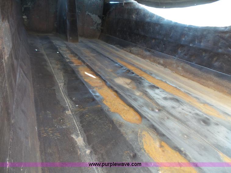 image for item BS9827 1990 Mack RD600K dump truck