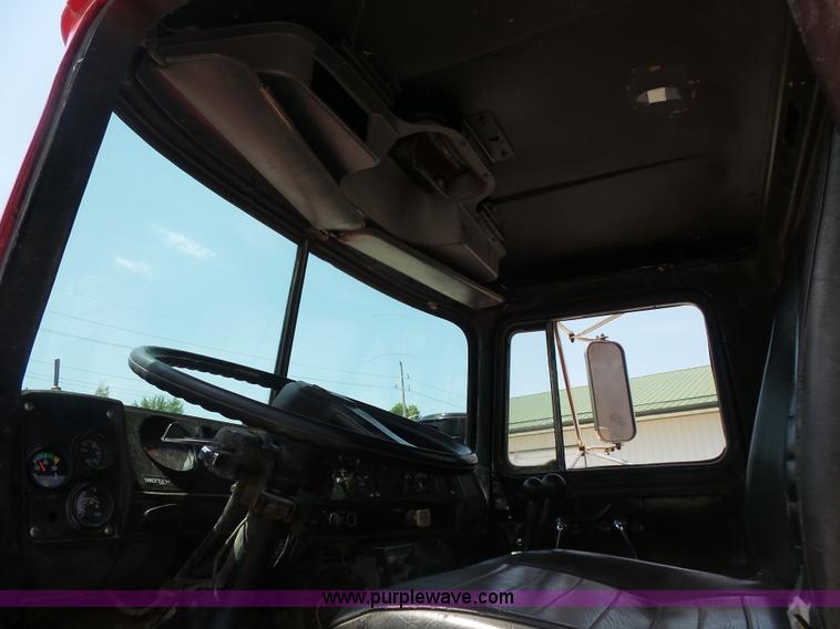 image for item BS9827 1990 Mack RD600K dump truck