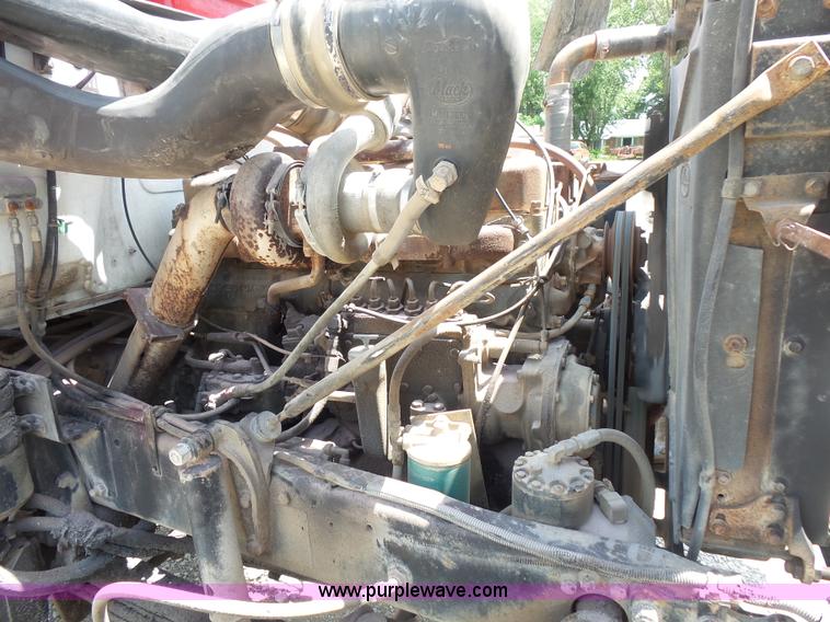 image for item BS9827 1990 Mack RD600K dump truck