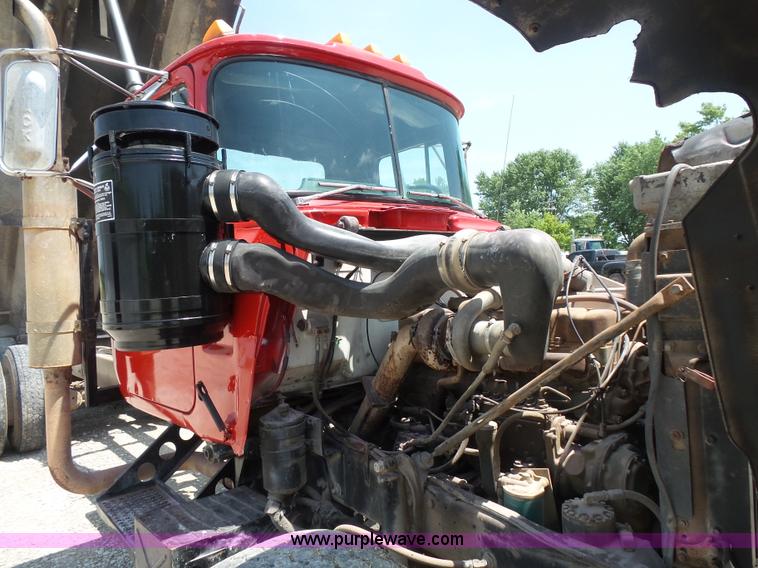 image for item BS9827 1990 Mack RD600K dump truck