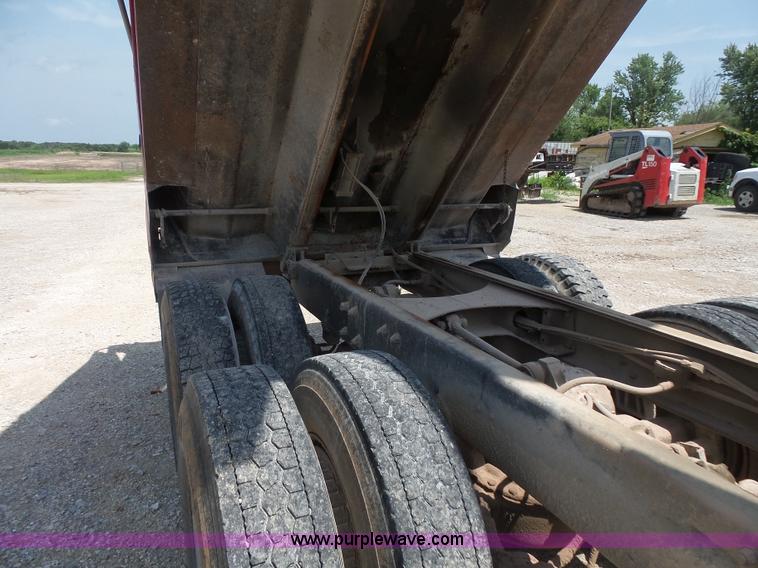 image for item BS9827 1990 Mack RD600K dump truck