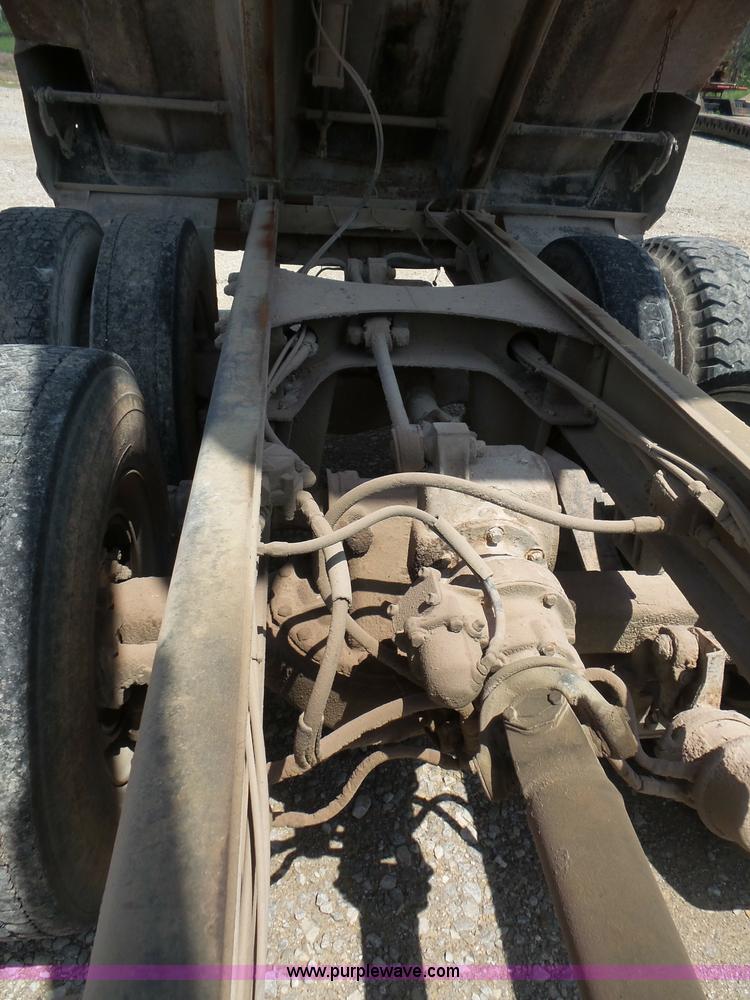 image for item BS9827 1990 Mack RD600K dump truck