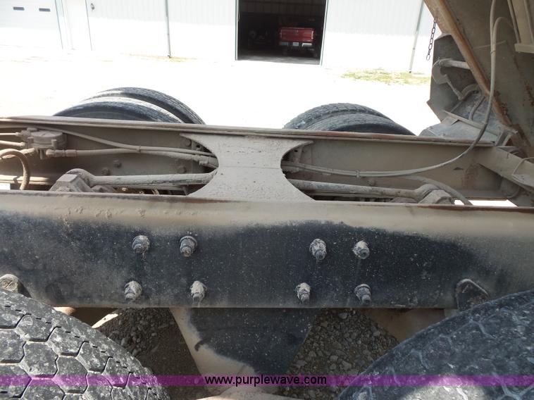 image for item BS9827 1990 Mack RD600K dump truck