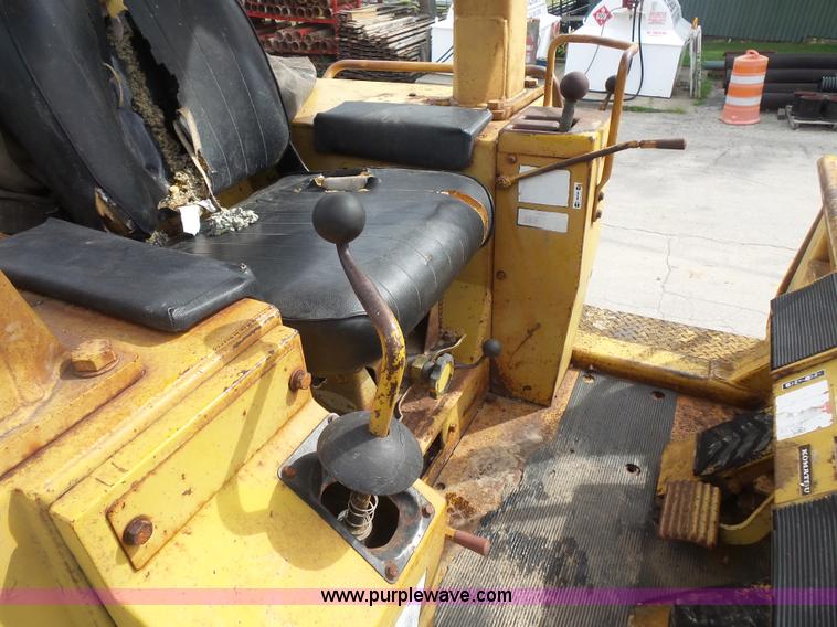 image for item BS9829 1987 Komatsu D66S track loader